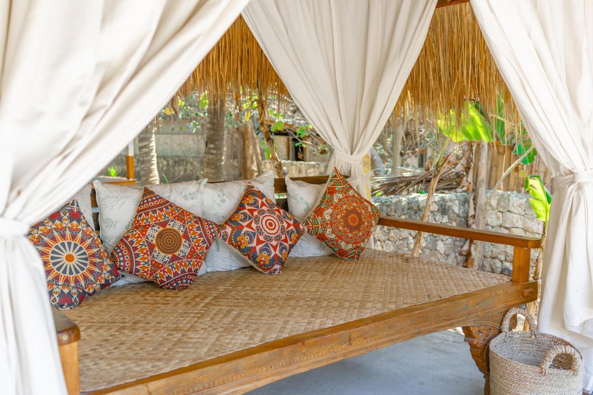 Golden Garuda Cottages Polilit Exteriör bild